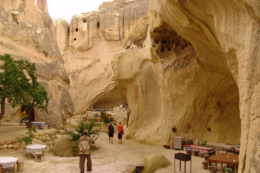 Path through Hidden Valley with cave dwellings