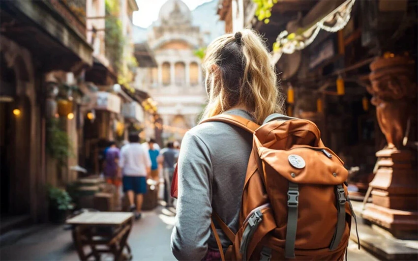 Cappadocia practical travel guide illustration with balloons, plug adapter, SIM card and safety icons