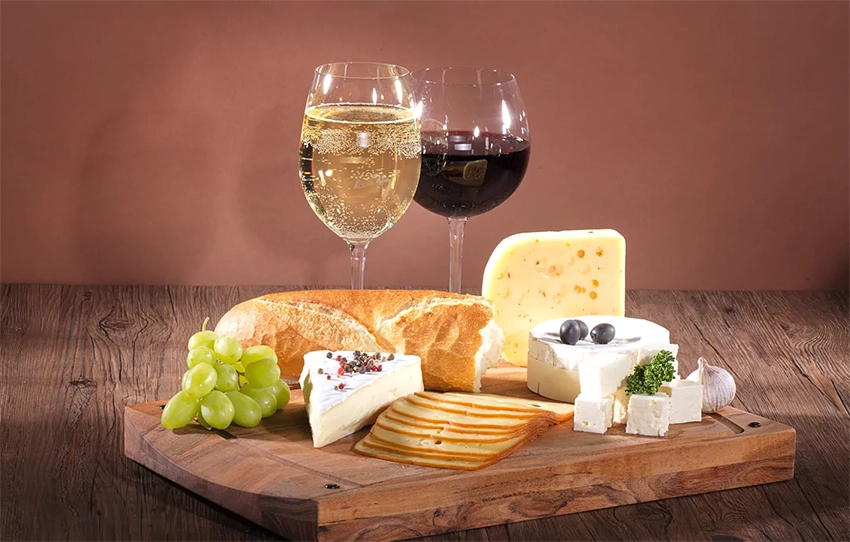 Glass of Emir white wine with local cheese pairing in Cappadocia